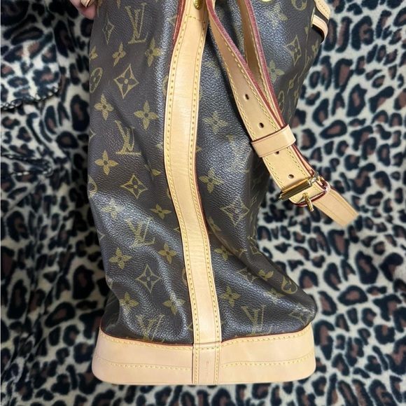 Louis Vuitton GM Noe - Picture 6 of 16